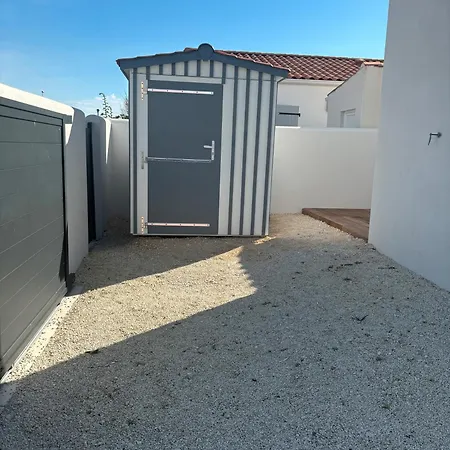 Maison Neuve Proche De La 度假居 *